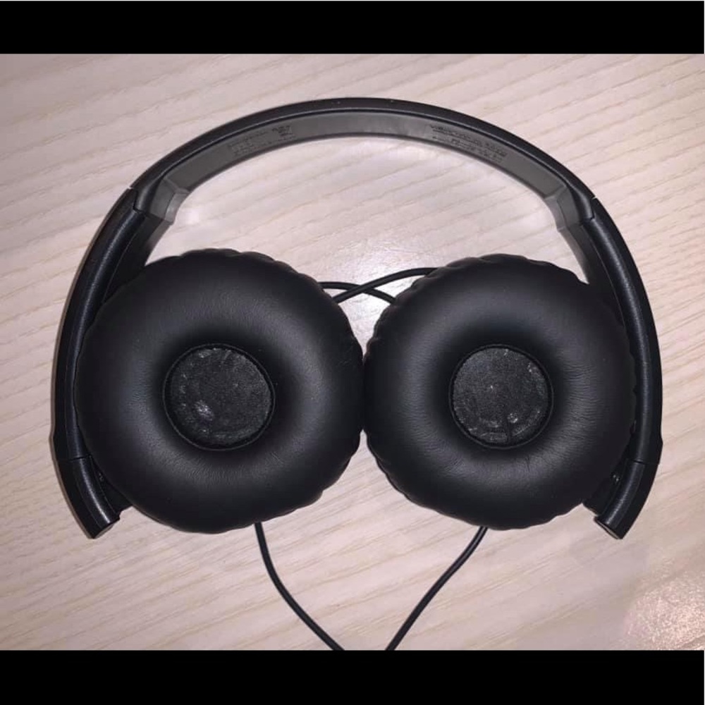 Sony Over-Ear Noise Cancelling Headphones & Case - Picture 6 of 8